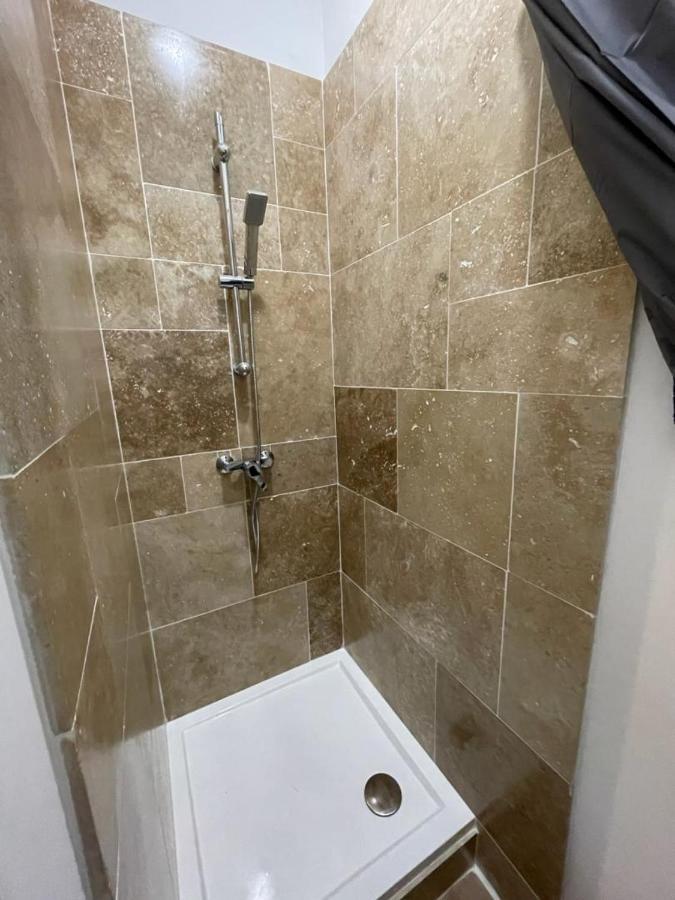 Studette Avec Le Charme De L'ancien Appartement Avignon
